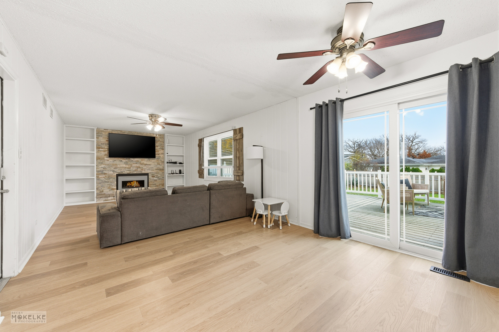 1000 South Raven Road Shorewood, IL 60404 - Photo 16 of 43 a view of a livingroom with a flat screen tv