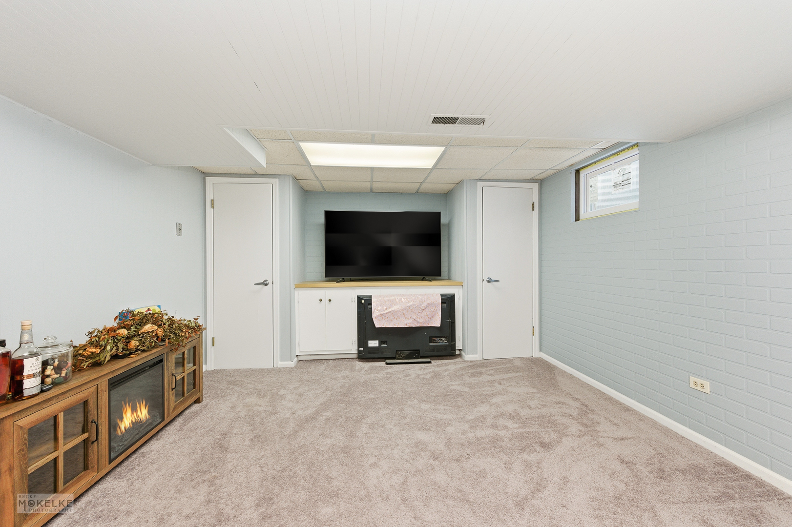 1000 South Raven Road Shorewood, IL 60404 - Photo 27 of 43 a living room with furniture and a flat screen tv