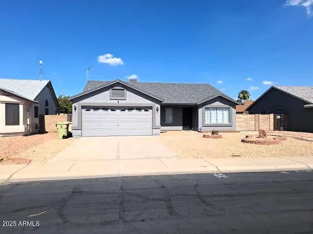 $1,800 | 8512 West Tuckey Lane, Glendale, AZ 85305