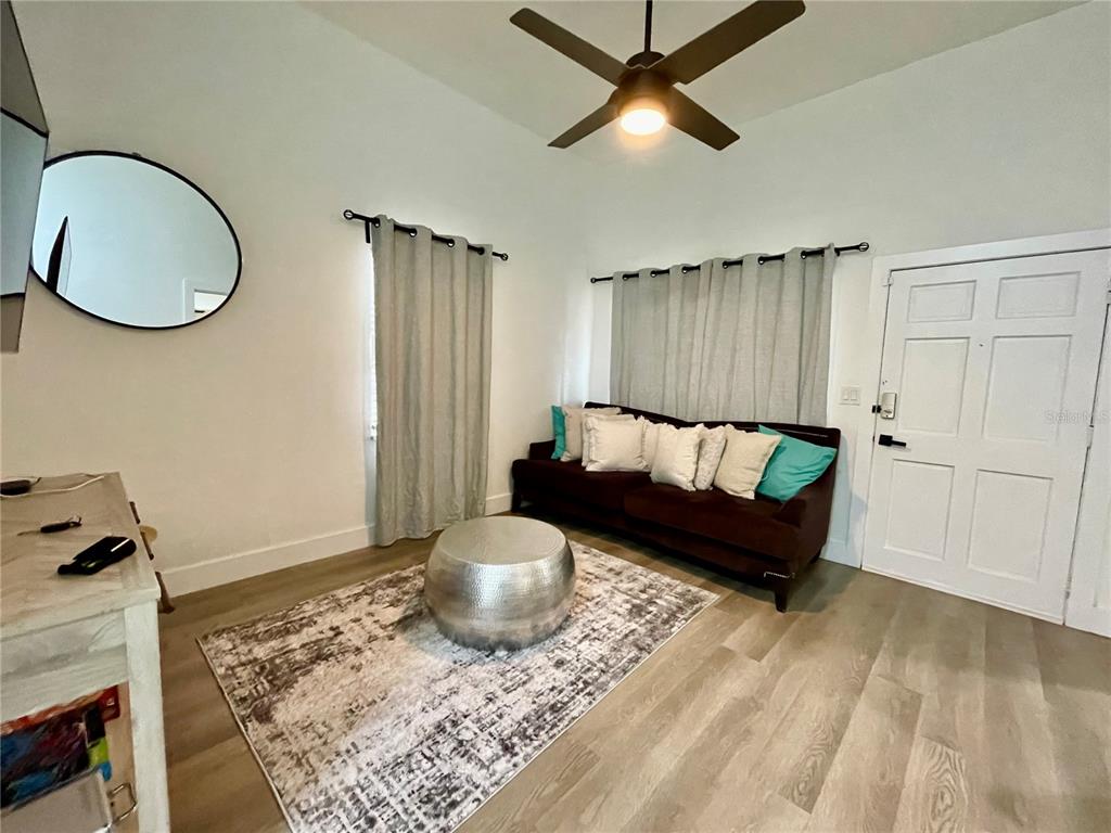 2327 West Beach Street Tampa, FL 33607 - Photo 3 of 15 a living room with furniture