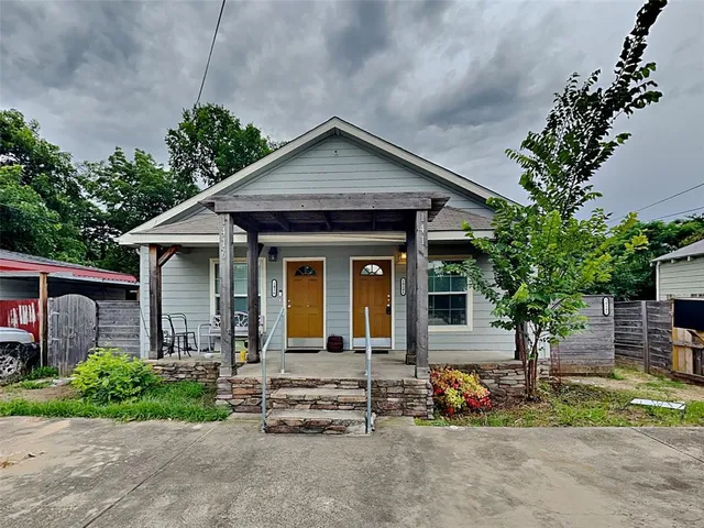 $1,550 | 1414 Record Crossing Road, Dallas, TX 75235