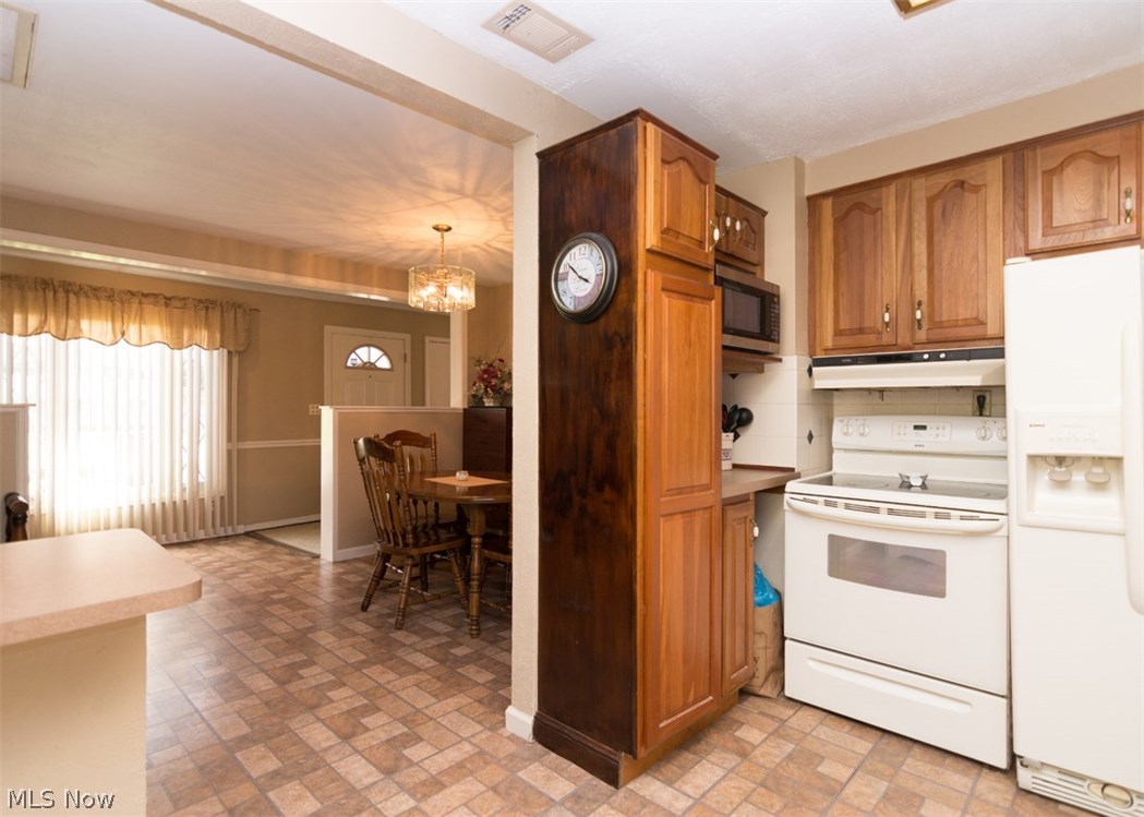 1720 Carlton Road Cleveland, OH 44134 - Photo 12 of 26