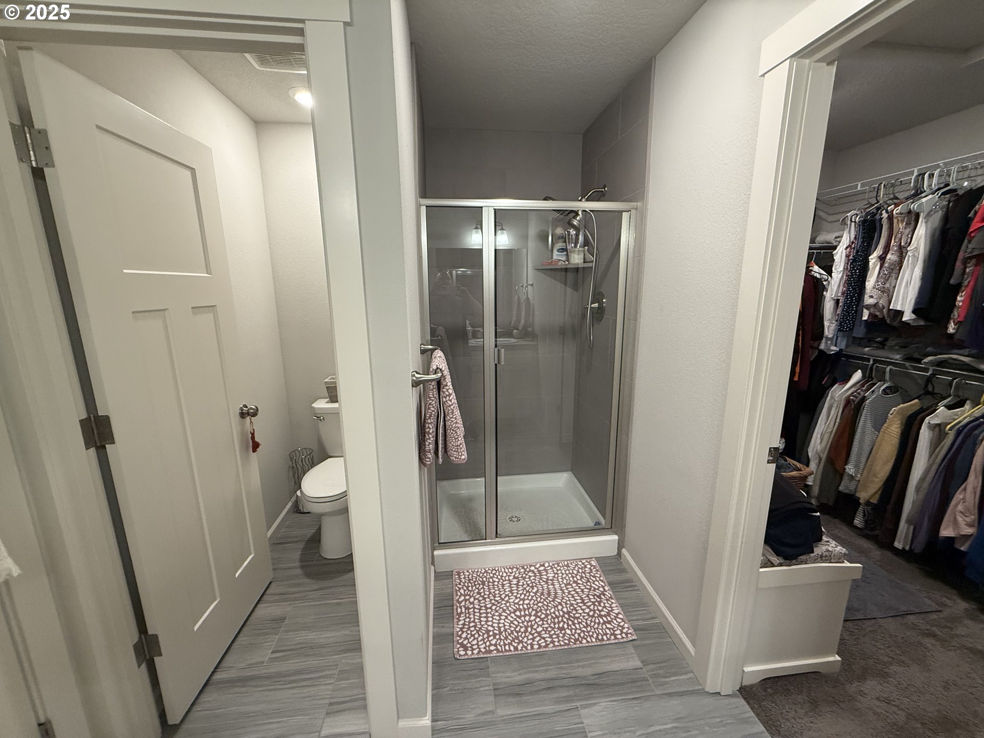 4135 South Canyon View Circle Ridgefield, WA 98642 - Photo 12 of 25 a bathroom with a glass door shower a toilet and a sink