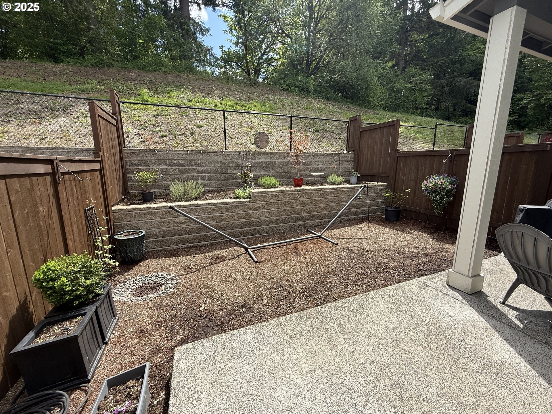 4135 South Canyon View Circle Ridgefield, WA 98642 - Photo 20 of 25 a view of a balcony with chair and wooden fence