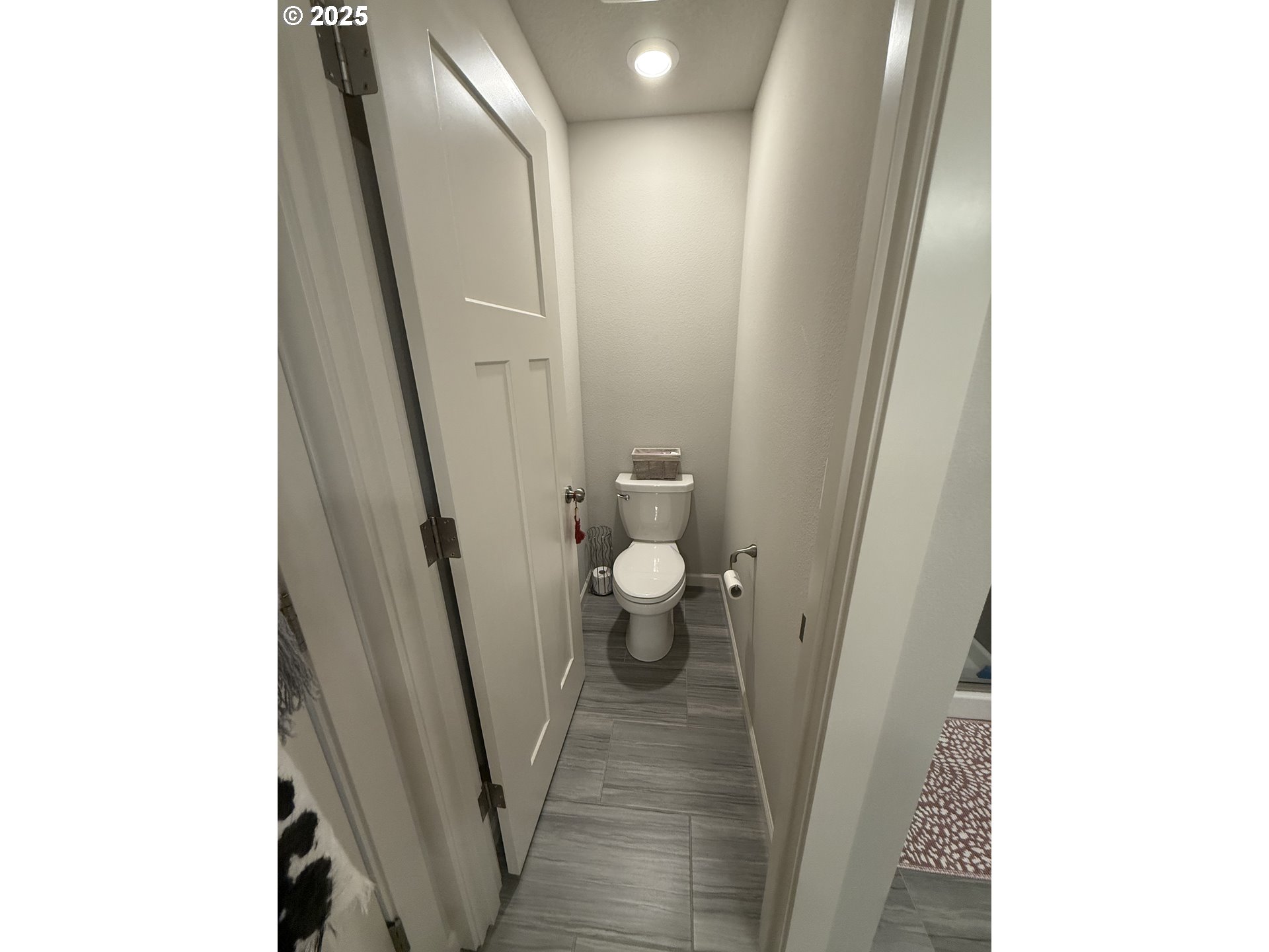 4135 South Canyon View Circle Ridgefield, WA 98642 - Photo 10 of 25 a view of a hallway with toilet
