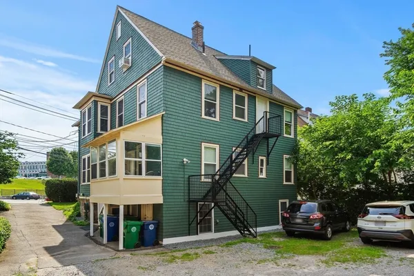 $2,525 | 36 Willow Street, Unit 3, Newton, MA 02459