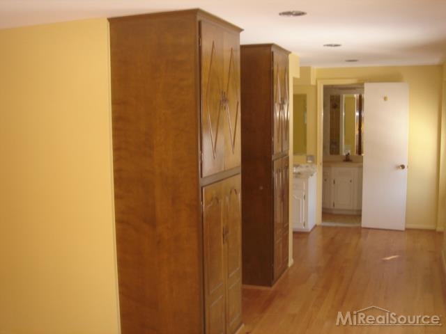 38 Warner Road Grosse Pointe Farms, MI 48236 - Photo 10 of 12
