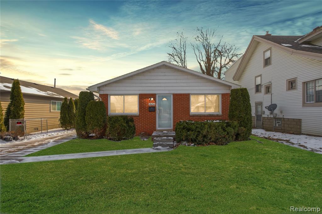 18634 Common Road Roseville, MI 48066 - Photo 1 of 18 Gallery Image 1