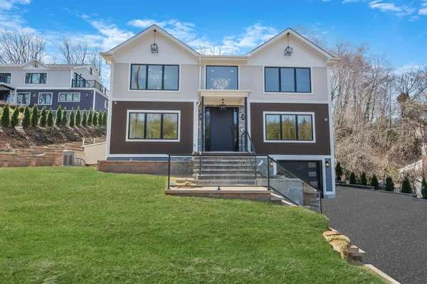 $3,500,000 | 150 Sugar Toms Lane, East Norwich, NY 11732