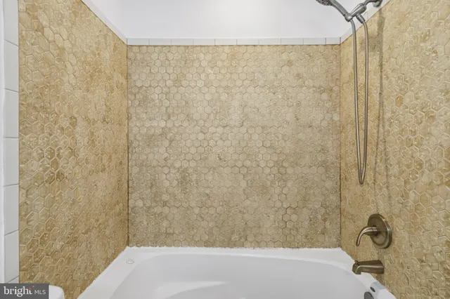 $585,000 | 7673 Northern Oaks Court, Springfield, VA 22153