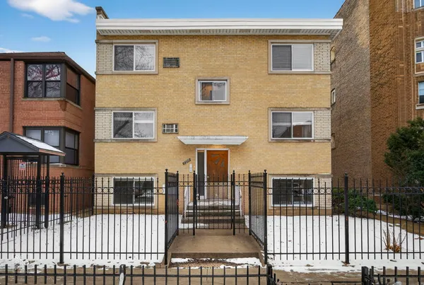 $2,295 | 7357 North Winchester Avenue, Unit GR, Chicago, IL 60626