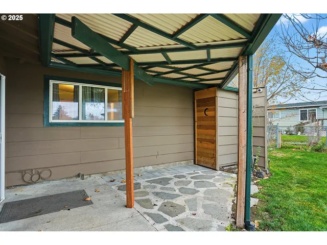 $449,000 | 616 D Street, Dallesport, WA 98617