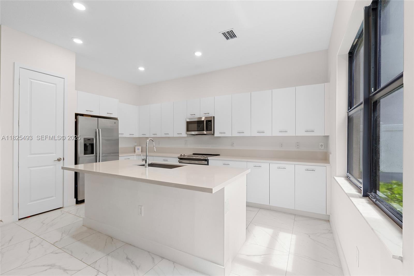 4349 Southwest 173rd Avenue Miramar, FL 33029 - Photo 12 of 63