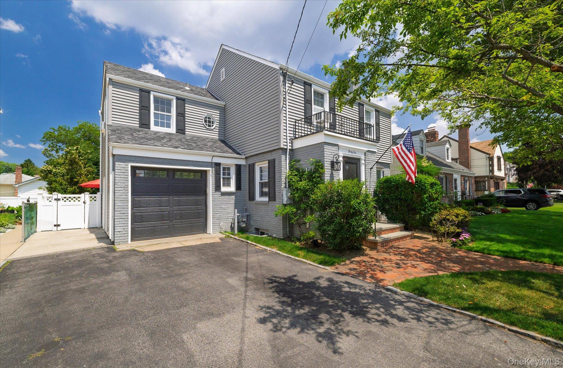 41 Hart Street Lynbrook, NY 11563 - Photo 23 of 30