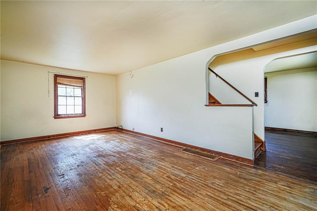 1035 McCoy Road McKees Rocks, PA 15136 - Photo 5 of 29