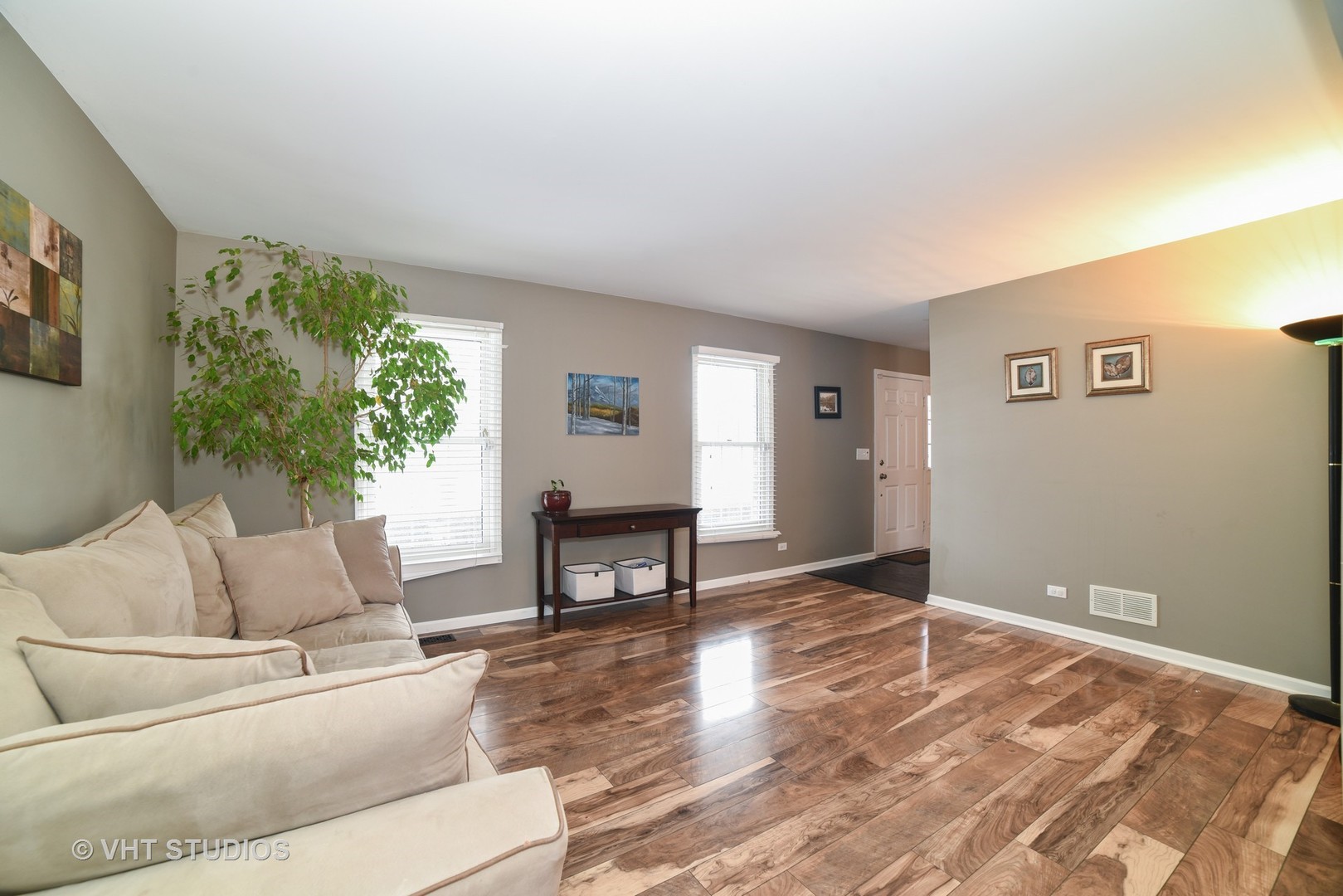 2686 Kettlehook Drive Elgin, IL 60124 - Photo 2 of 25