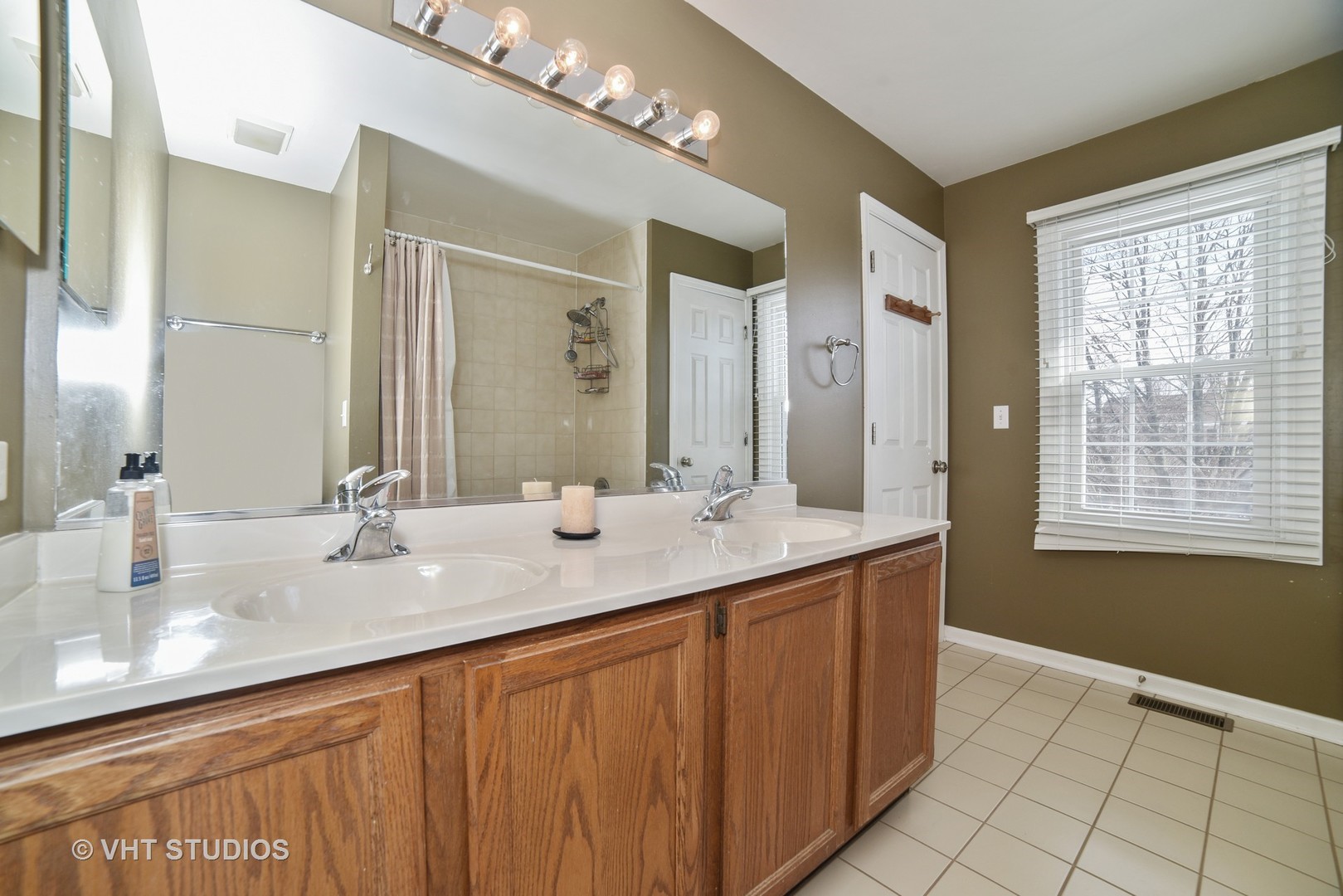 2686 Kettlehook Drive Elgin, IL 60124 - Photo 9 of 25