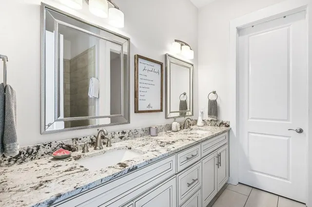 a en suite bathroom with a shower
