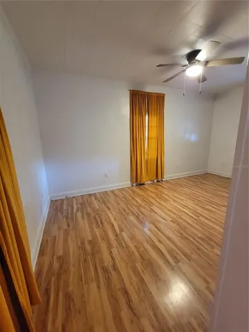 a view of empty room with window