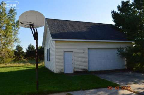 7465 Coldwater Road Flushing, MI 48433 - Photo 13 of 21 20449804-12.JPG