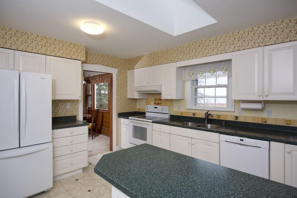 159 St George Road South Thomaston, ME 04858 - Photo 5 of 29 Kitchen