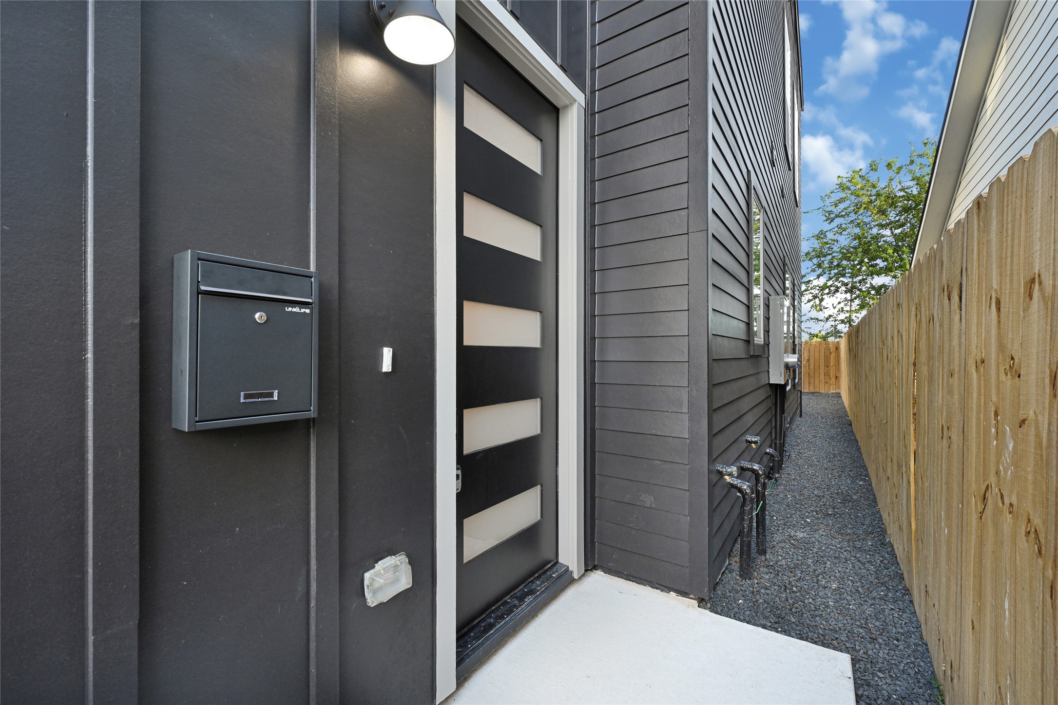 327 Tite Street, Unit B Houston, TX 77029 - Photo 4 of 22 a view of balcony