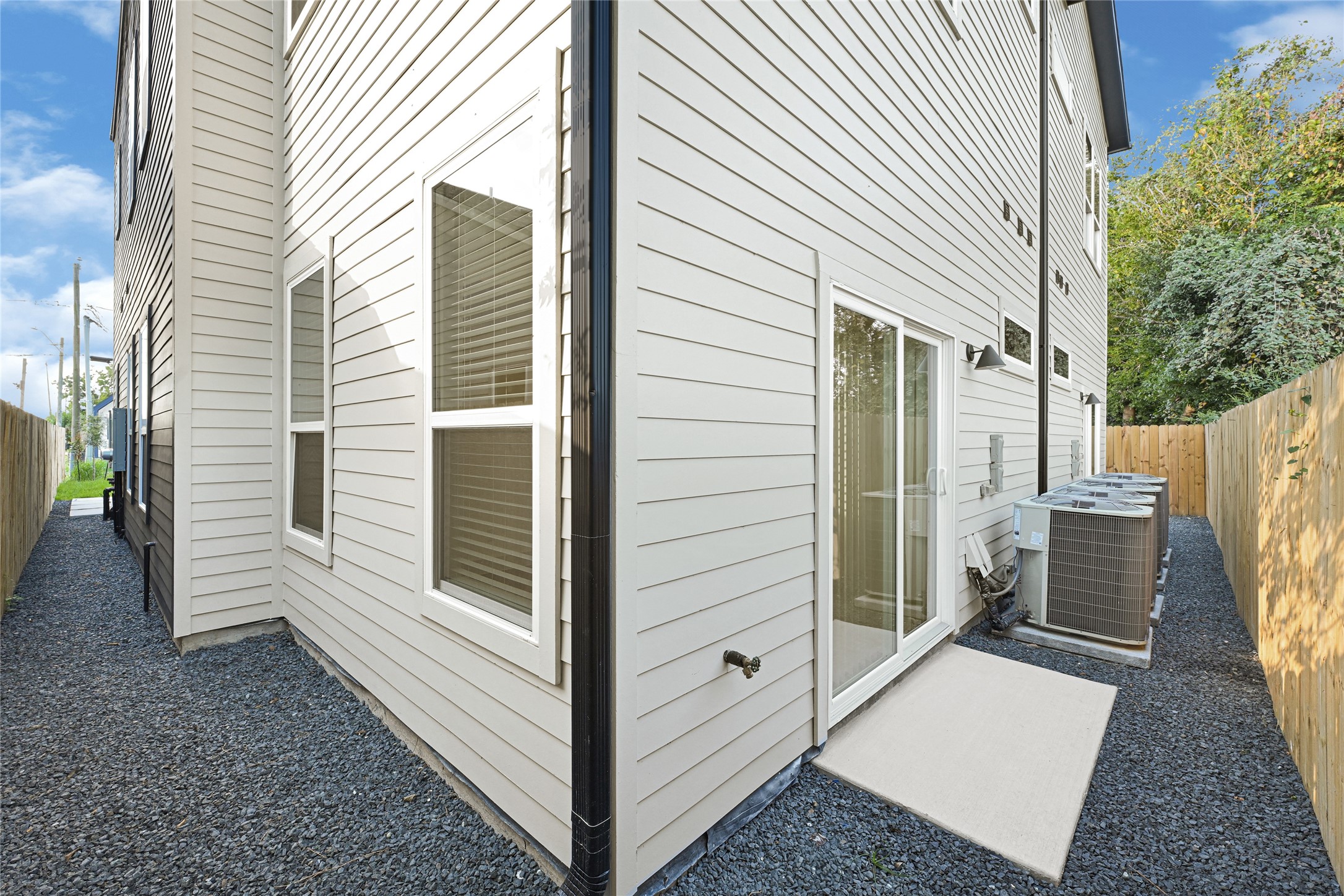 327 Tite Street, Unit B Houston, TX 77029 - Photo 5 of 22 a view of a back yard of the house