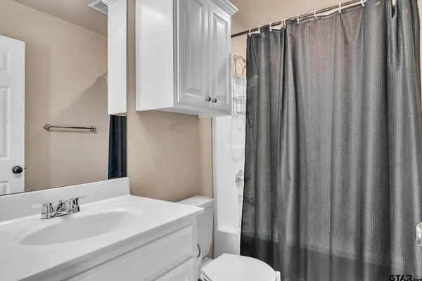 $269,000 | 5 Oak Run, White Oak, TX 75693