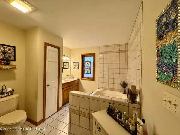 $419,900 | 284 Eastshore Drive, East Stroudsburg, PA 18301