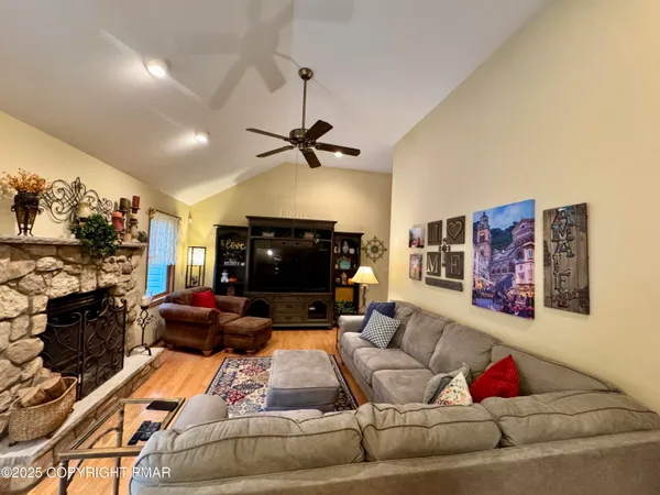 $419,900 | 284 Eastshore Drive, East Stroudsburg, PA 18301