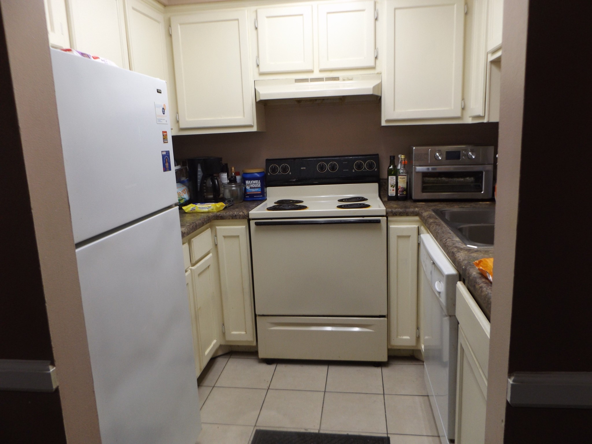 500 Paragon Mills Road, Unit N5 Nashville, TN 37211 - Photo 8 of 12 a kitchen with a refrigerator a stove a microwave and cabinets