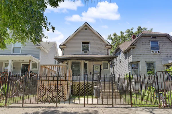$319,900 | 848 North Lawler Avenue, Chicago, IL 60651