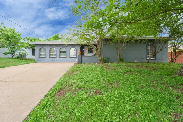 $290,000 | 216 Rolling Hills Drive, Aledo, TX 76008