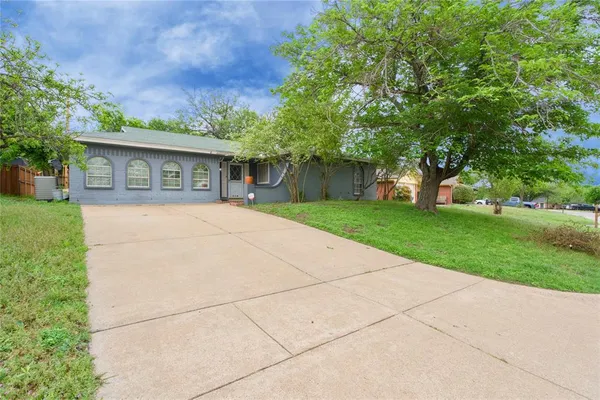 $290,000 | 216 Rolling Hills Drive, Aledo, TX 76008