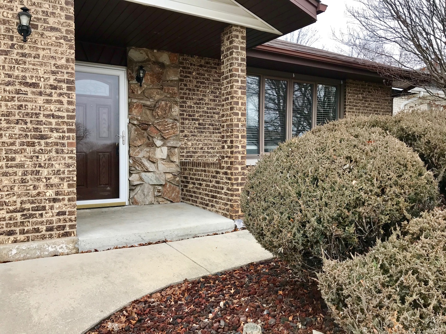 15616 Pine Road Oak Forest, IL 60452 - Photo 3 of 31 Gallery Image 3