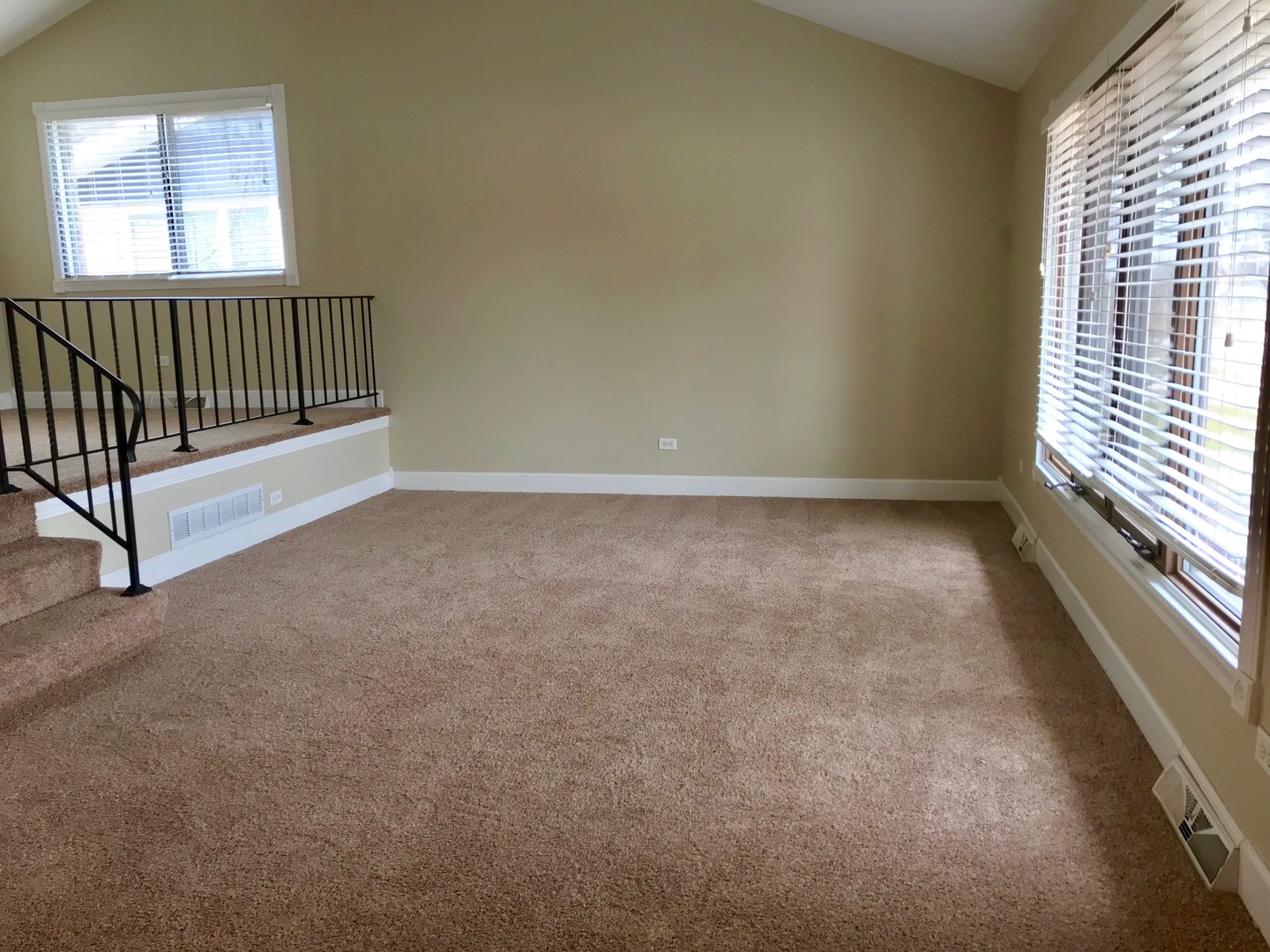 15616 Pine Road Oak Forest, IL 60452 - Photo 5 of 31 Gallery Image 5