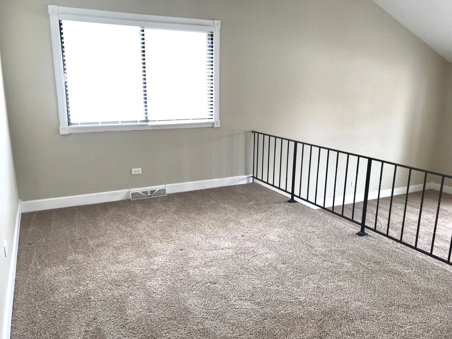 15616 Pine Road Oak Forest, IL 60452 - Photo 10 of 31 Gallery Image 10
