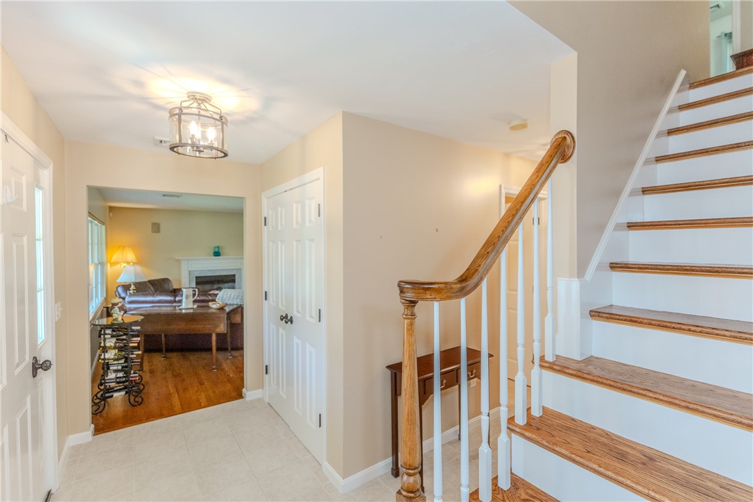 178 Thunder Trail Cranston, RI 02921 - Photo 18 of 49