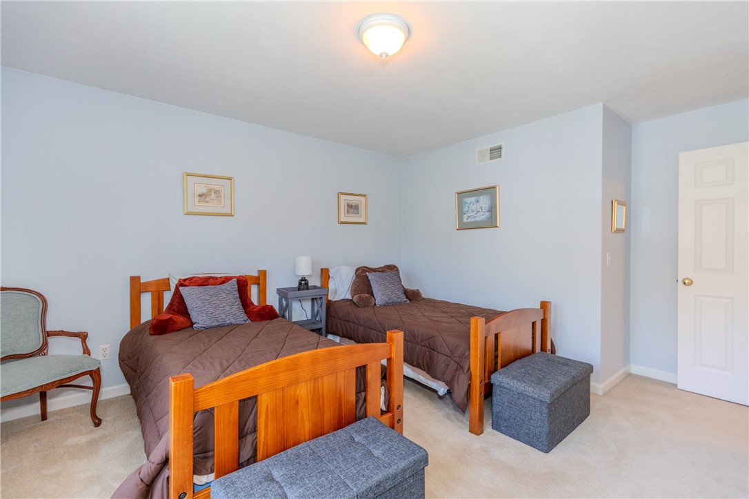 178 Thunder Trail Cranston, RI 02921 - Photo 33 of 49