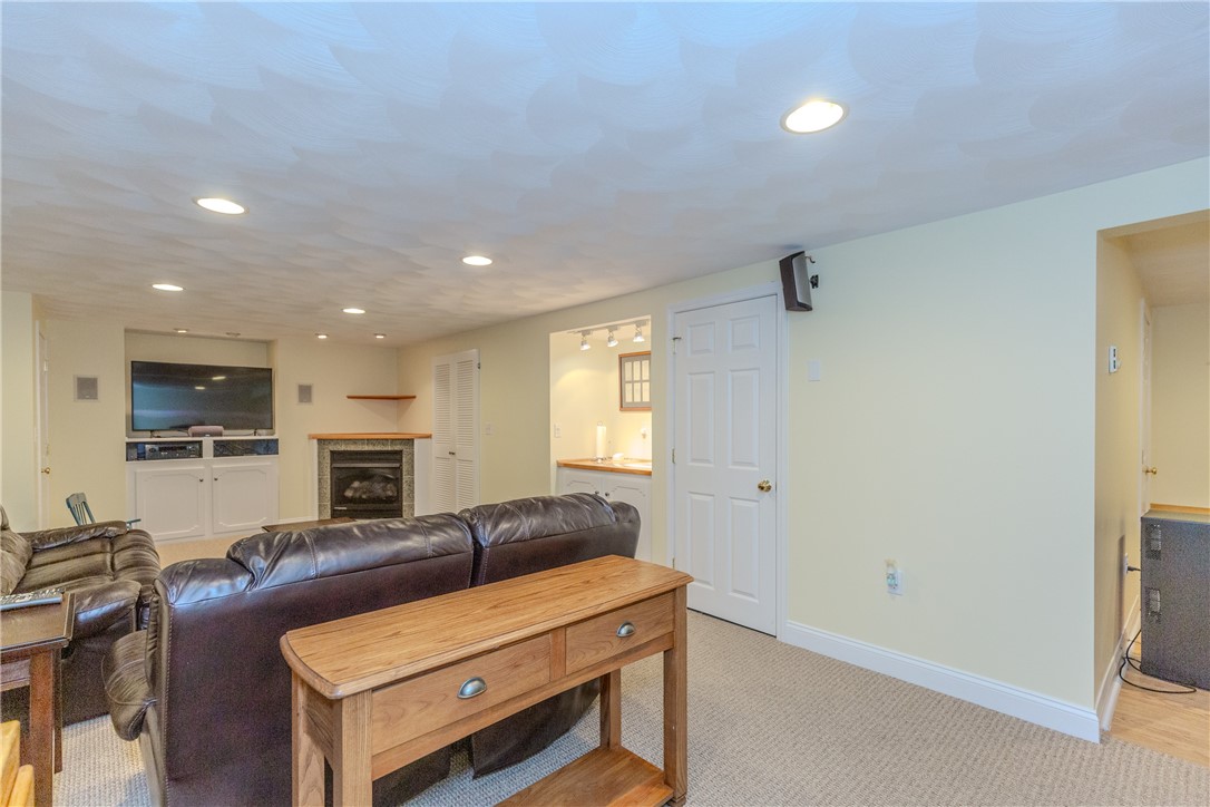 178 Thunder Trail Cranston, RI 02921 - Photo 38 of 49