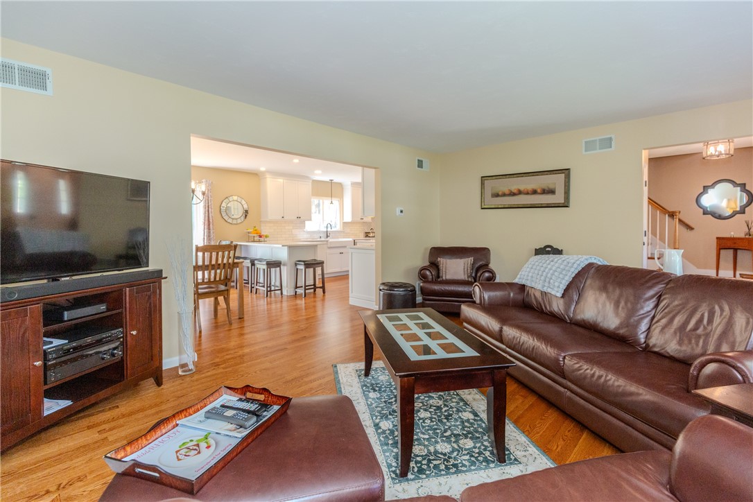 178 Thunder Trail Cranston, RI 02921 - Photo 5 of 49