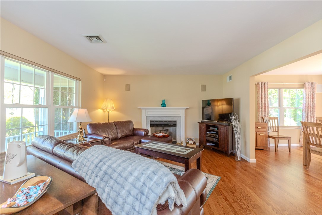 178 Thunder Trail Cranston, RI 02921 - Photo 6 of 49