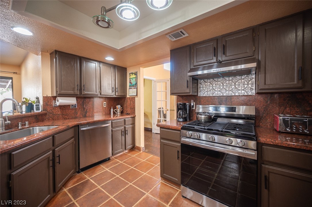 2706 Knightsbridge Road Henderson, NV 89074 - Photo 14 of 31 Gallery Image 14