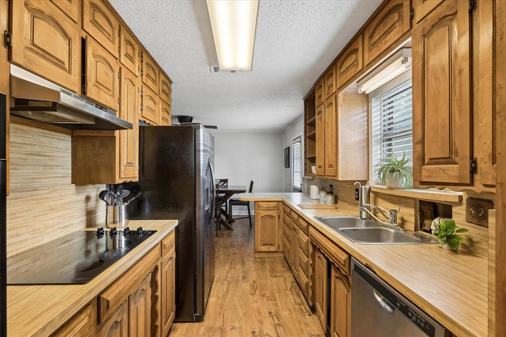 936 Springdale Road Bedford, TX 76021 - Photo 9 of 25 Gallery Image 9