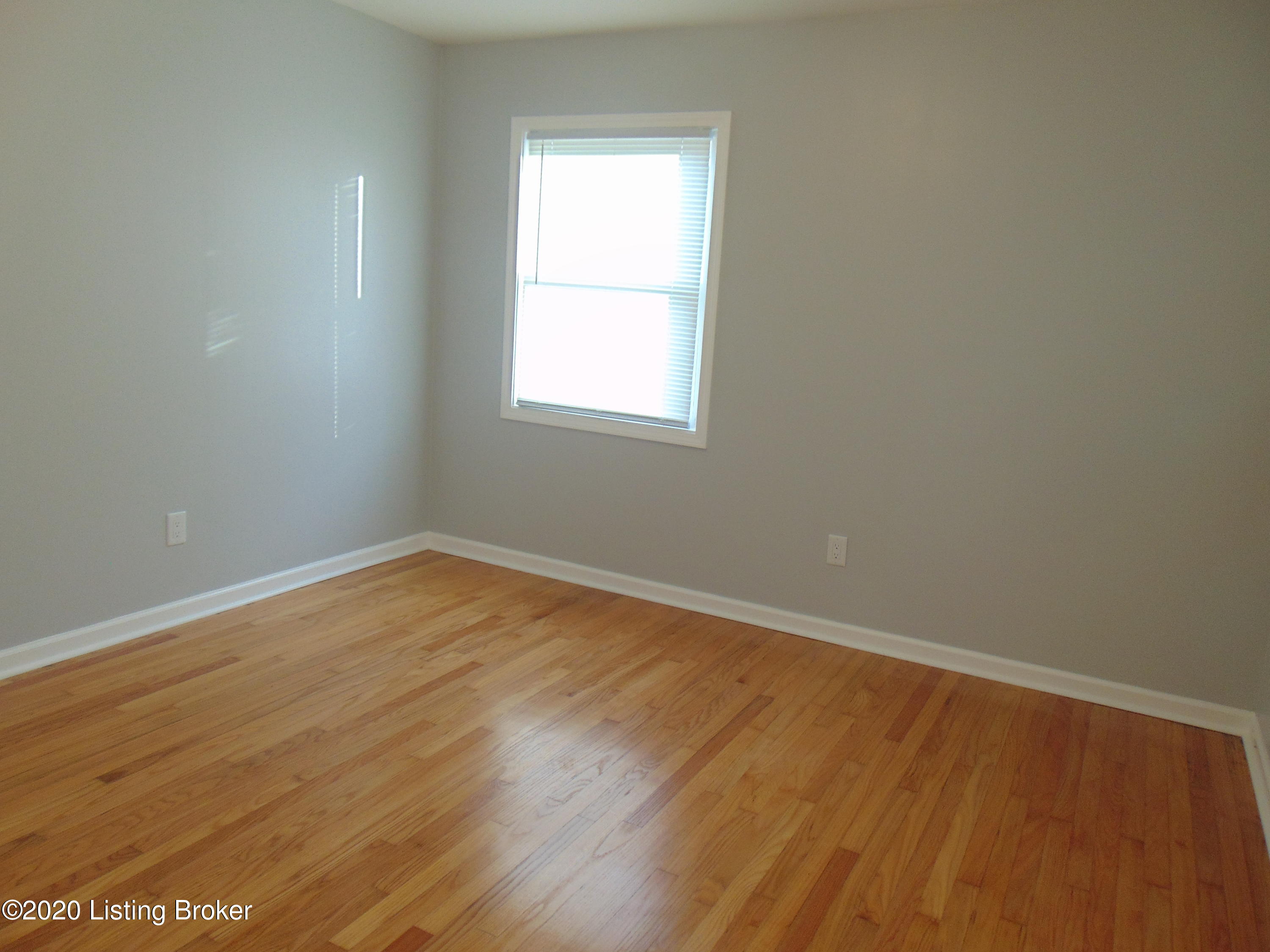 9244 Chenault Road Louisville, KY 40272 - Photo 12 of 29 DSC03536