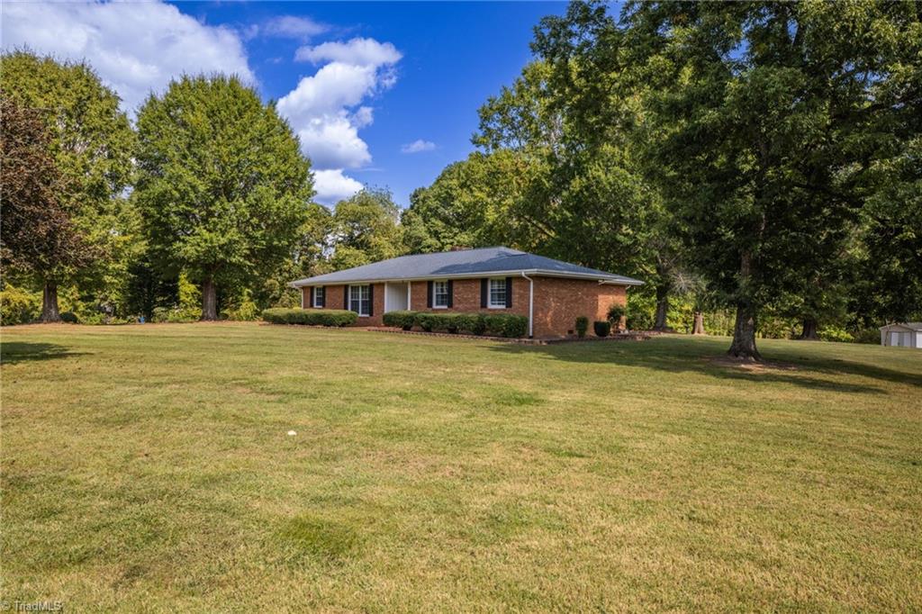 227 Cardinal Road Madison, NC 27025 - Photo 3 of 34