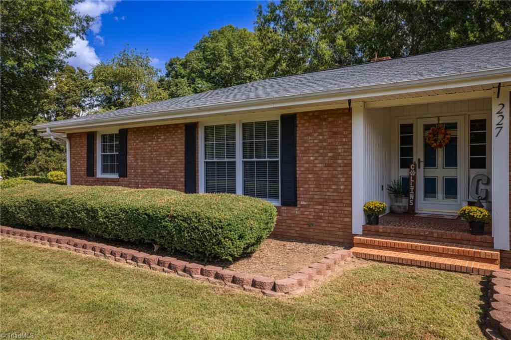 227 Cardinal Road Madison, NC 27025 - Photo 4 of 34