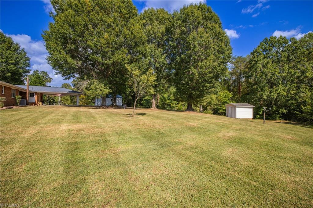 227 Cardinal Road Madison, NC 27025 - Photo 10 of 34