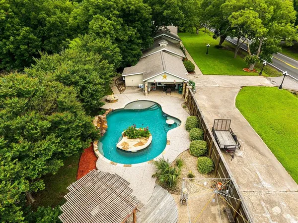 $340,000 | 110 Crockett Street, Wolfe City, TX 75496