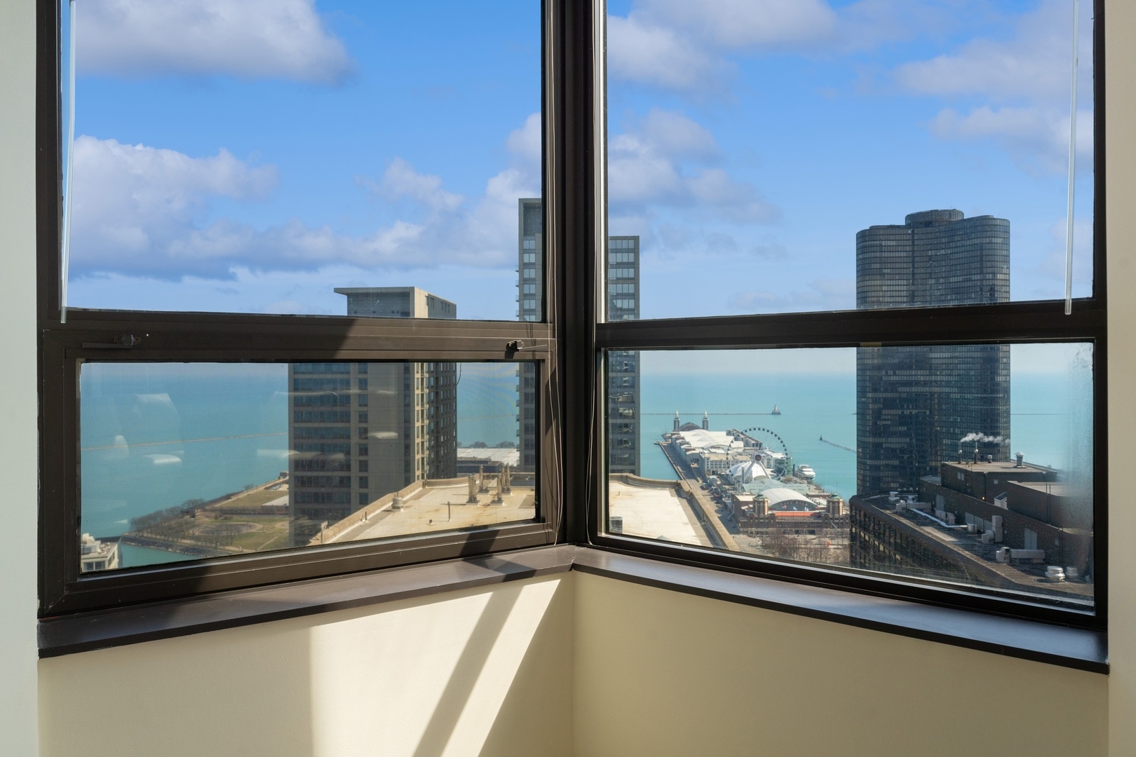 400 East Ohio Street, Unit 4303 Chicago, IL 60611 - Photo 8 of 27